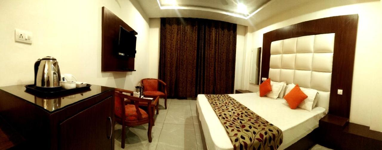 Hotel Vatika - The Riverside Resort Dharamshala Bagian luar foto